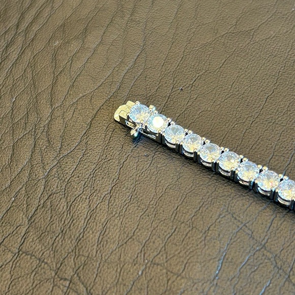 Brand New 4mm 8 Inch Silver Tennis Bracelet VVS1 Moissanite - Picture 4 of 8